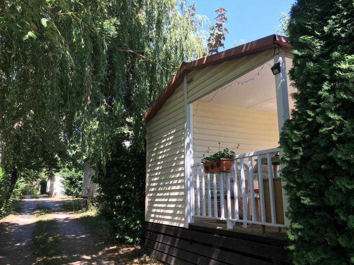 Mobile Home Avec Parking Chorges Exterior foto
