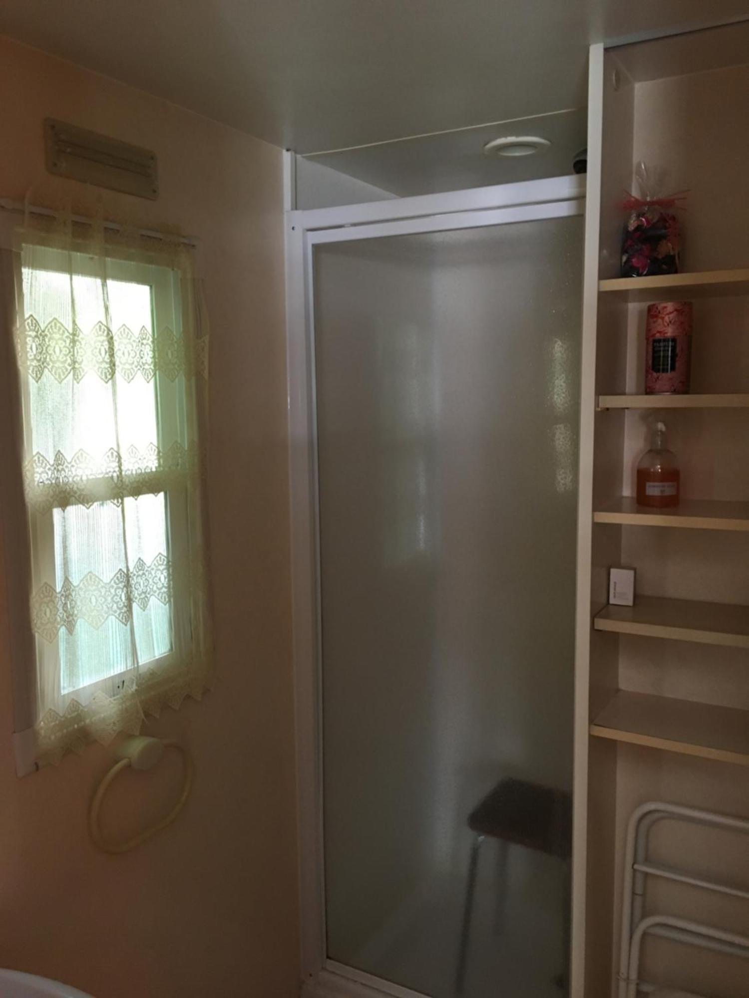 Mobile Home Avec Parking Chorges Exterior foto